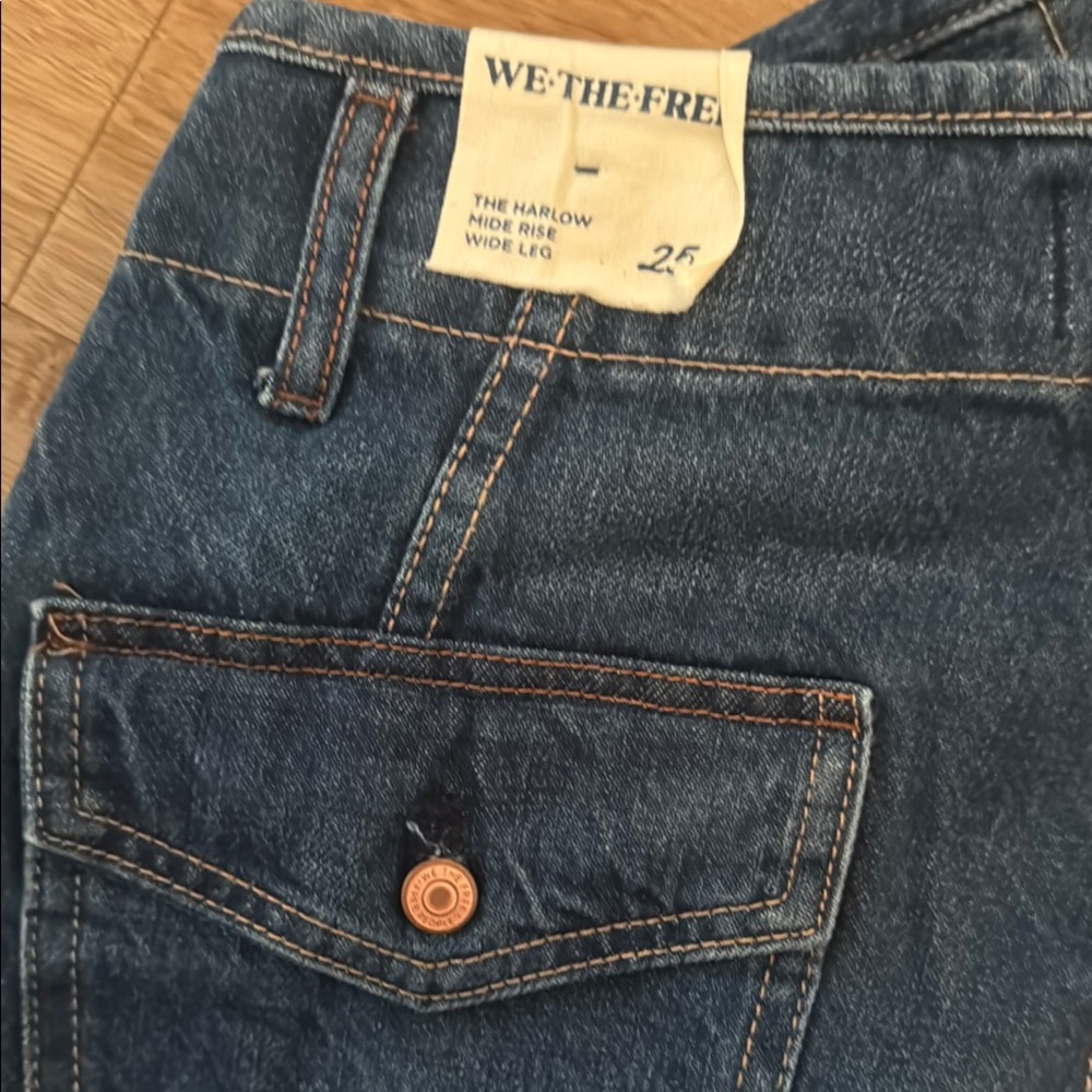 Free People “Harlow” Wide Legged Jeans with Classic Denim Style Size 25 NWT